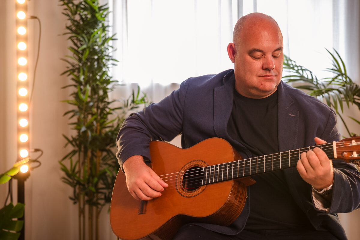 Wedding guitarist Stuart Toogood playing classical guitar